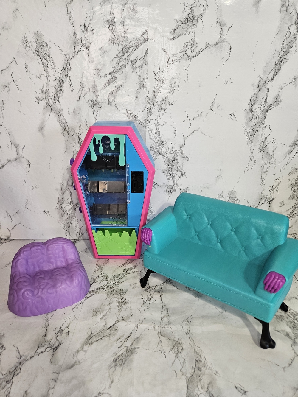 Monster High Student Lounge Playset 2022 Vending Machine & Couches